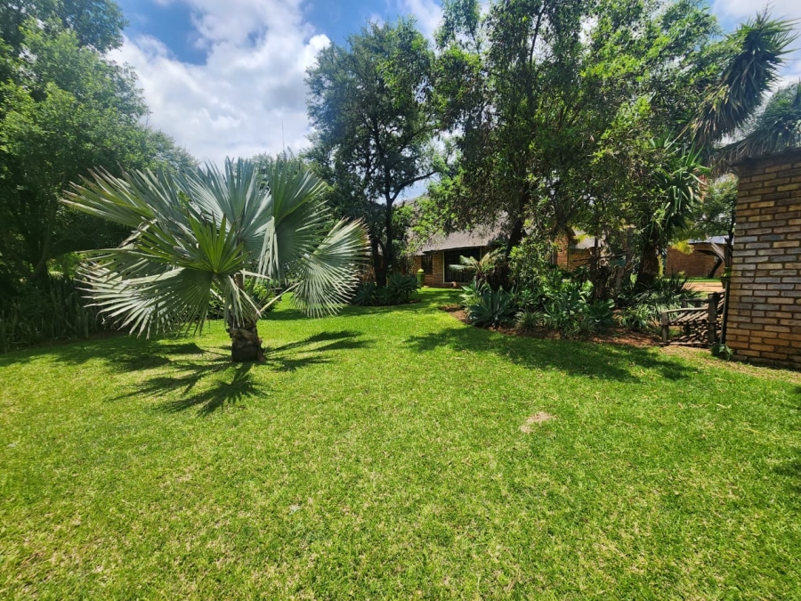 5 Bedroom Property for Sale in Hartebeeshoek Gauteng