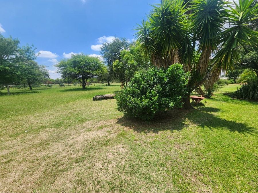 5 Bedroom Property for Sale in Hartebeeshoek Gauteng