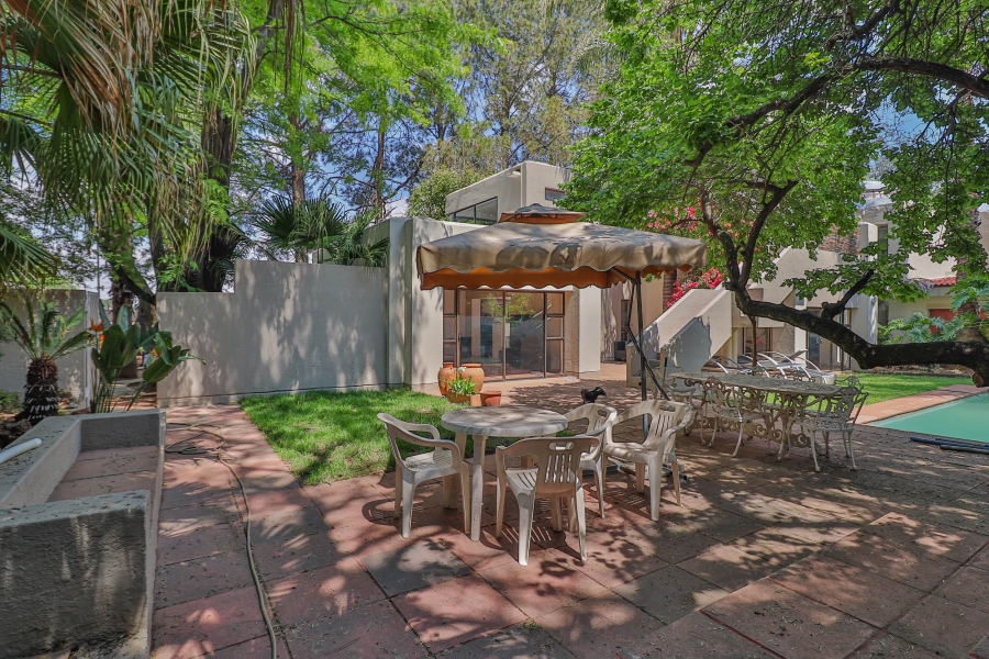 6 Bedroom Property for Sale in Sonneveld Gauteng