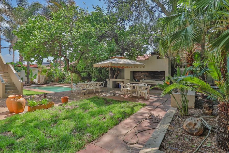 6 Bedroom Property for Sale in Sonneveld Gauteng