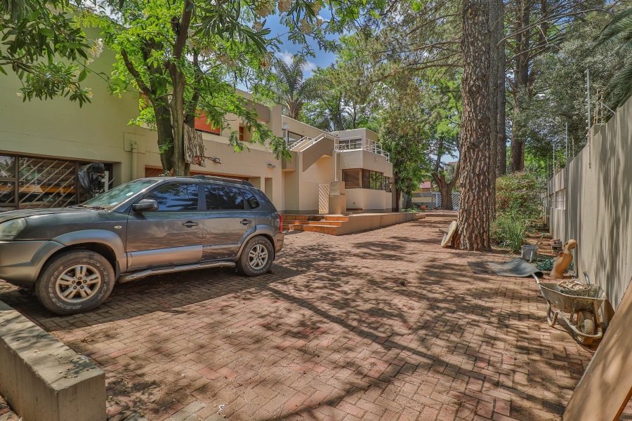 6 Bedroom Property for Sale in Sonneveld Gauteng