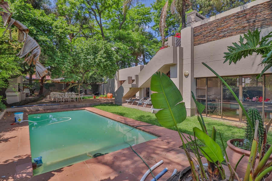 6 Bedroom Property for Sale in Sonneveld Gauteng