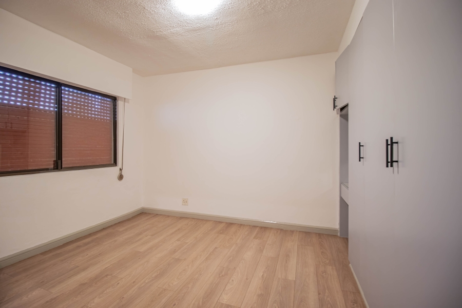 6 Bedroom Property for Sale in Sonneveld Gauteng