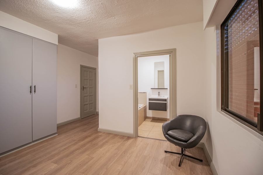 6 Bedroom Property for Sale in Sonneveld Gauteng