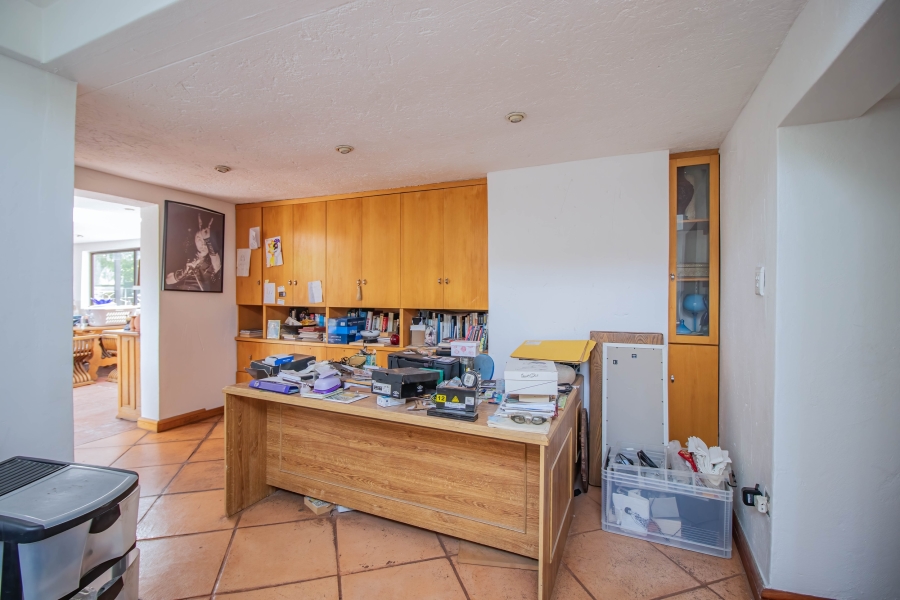 6 Bedroom Property for Sale in Sonneveld Gauteng