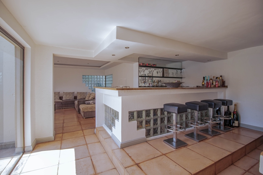 6 Bedroom Property for Sale in Sonneveld Gauteng