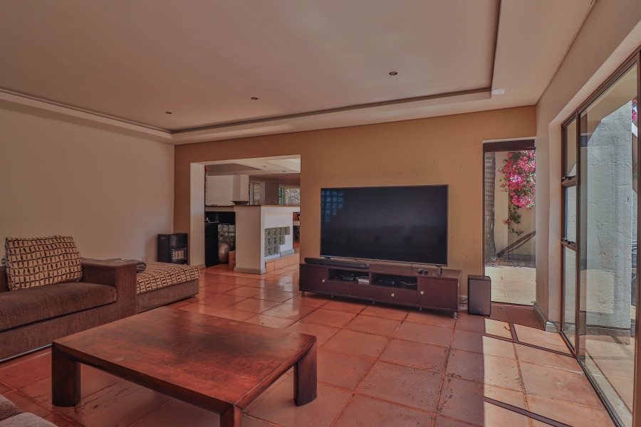 6 Bedroom Property for Sale in Sonneveld Gauteng