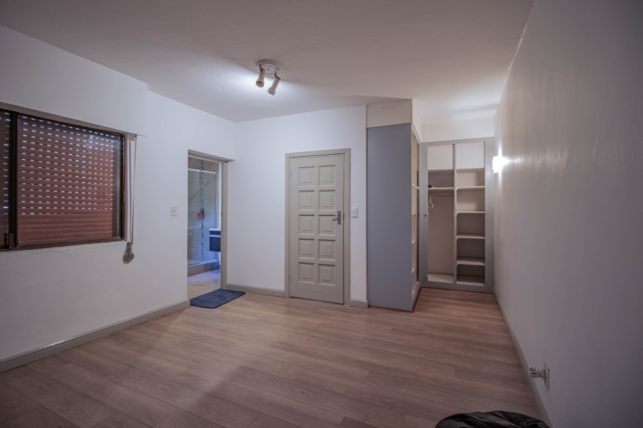 6 Bedroom Property for Sale in Sonneveld Gauteng