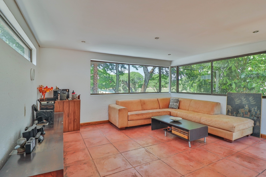 6 Bedroom Property for Sale in Sonneveld Gauteng