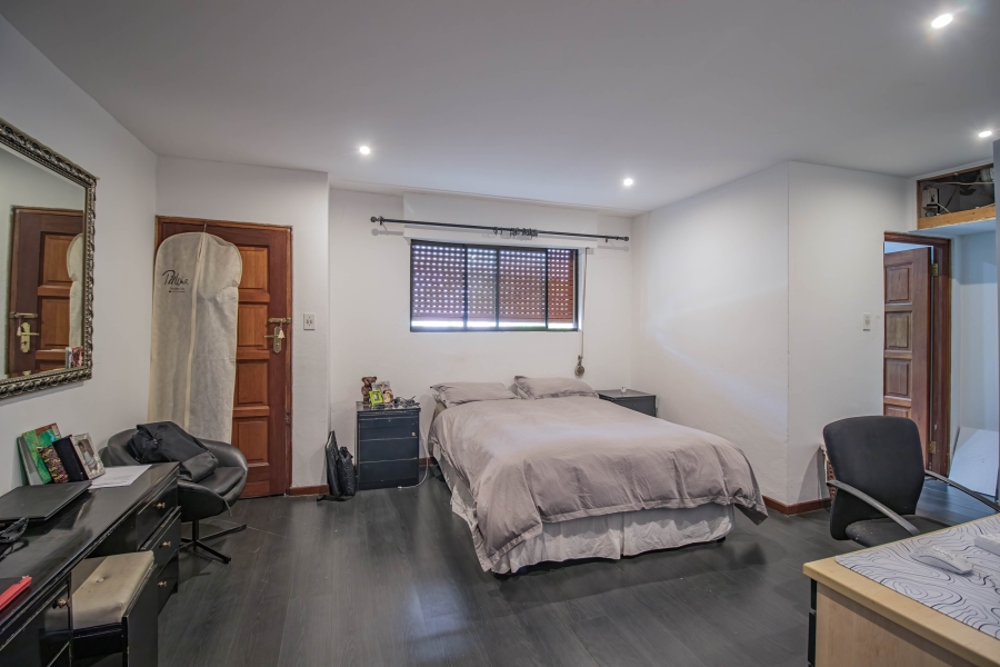 6 Bedroom Property for Sale in Sonneveld Gauteng