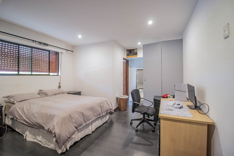 6 Bedroom Property for Sale in Sonneveld Gauteng