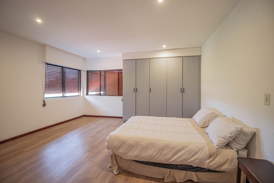 6 Bedroom Property for Sale in Sonneveld Gauteng