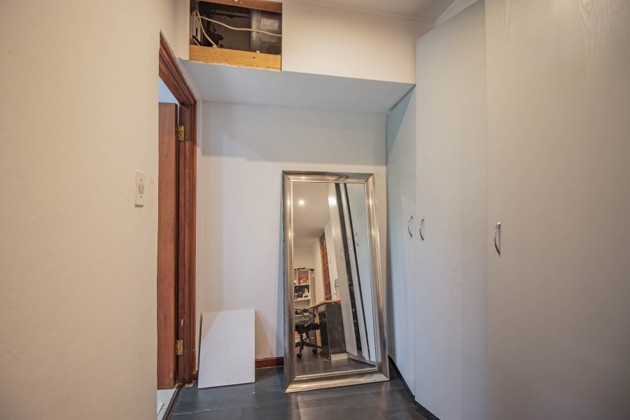 6 Bedroom Property for Sale in Sonneveld Gauteng