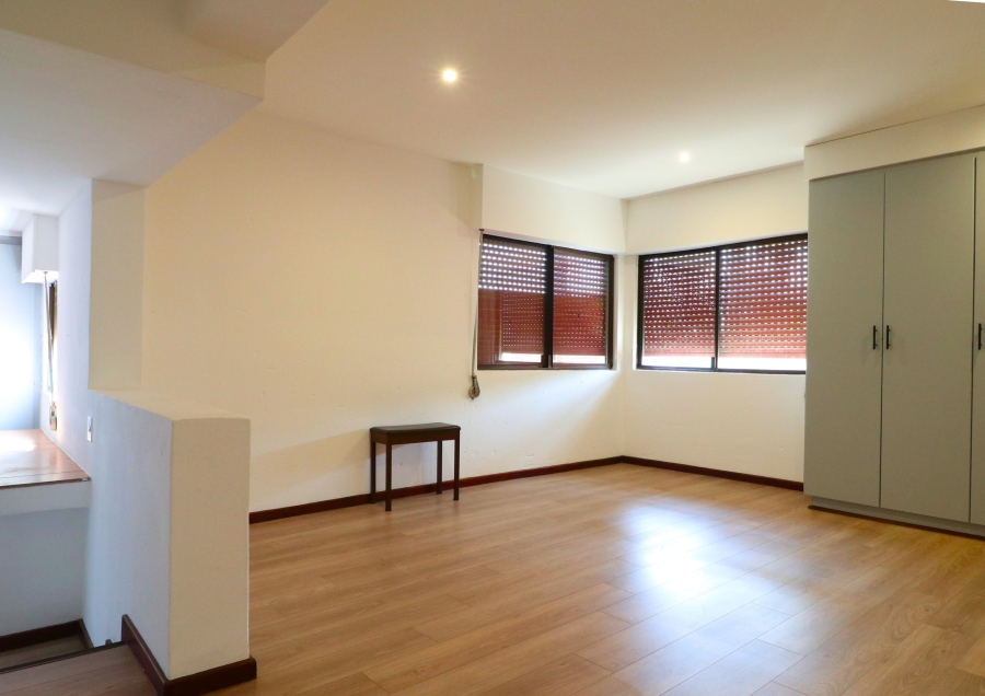 6 Bedroom Property for Sale in Sonneveld Gauteng