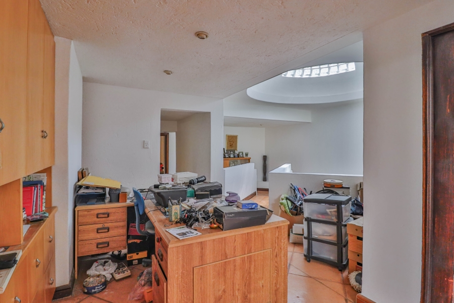 6 Bedroom Property for Sale in Sonneveld Gauteng