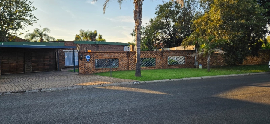 4 Bedroom Property for Sale in Sunair Park Gauteng