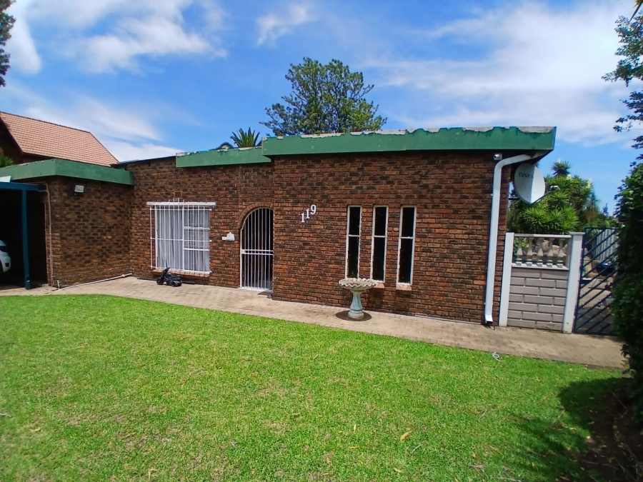 4 Bedroom Property for Sale in Sunair Park Gauteng