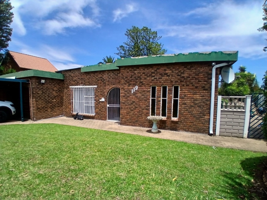 4 Bedroom Property for Sale in Sunair Park Gauteng