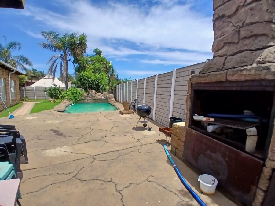 4 Bedroom Property for Sale in Sunair Park Gauteng