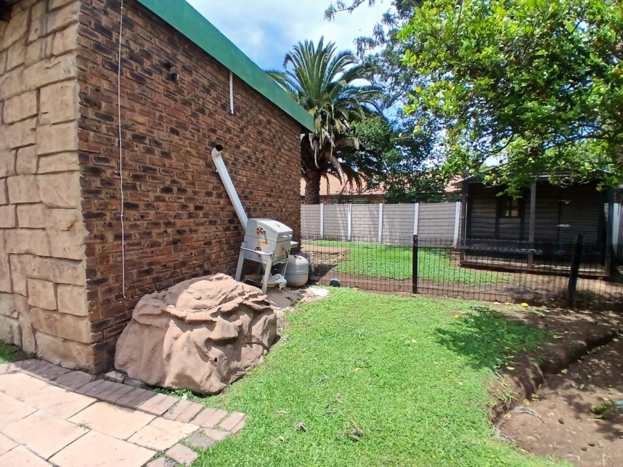 4 Bedroom Property for Sale in Sunair Park Gauteng