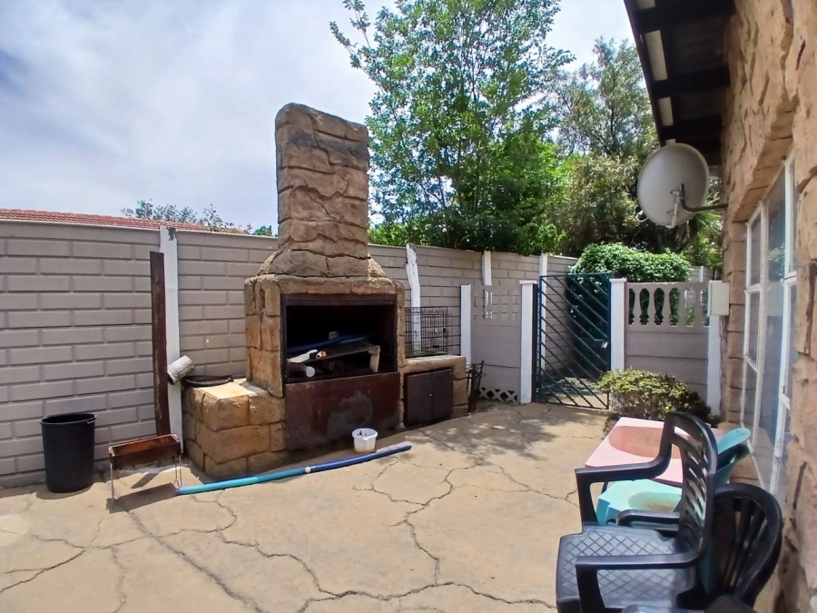 4 Bedroom Property for Sale in Sunair Park Gauteng