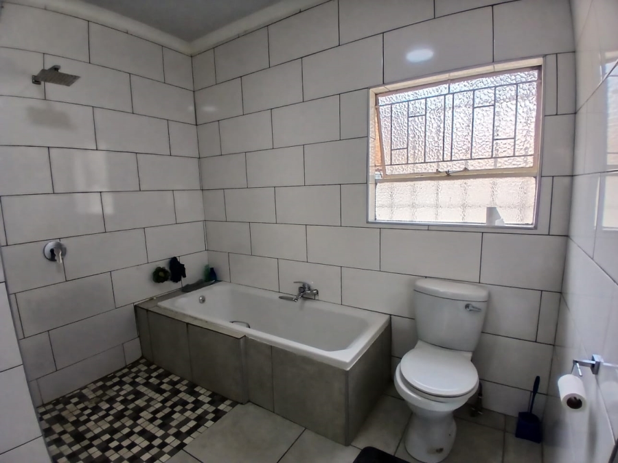4 Bedroom Property for Sale in Sunair Park Gauteng