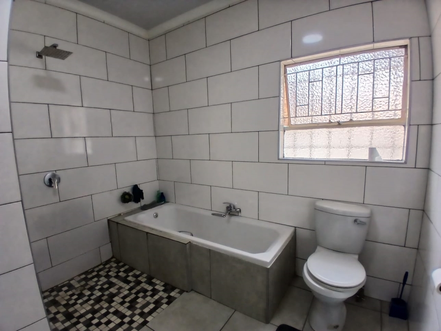 4 Bedroom Property for Sale in Sunair Park Gauteng
