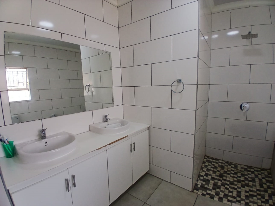 4 Bedroom Property for Sale in Sunair Park Gauteng