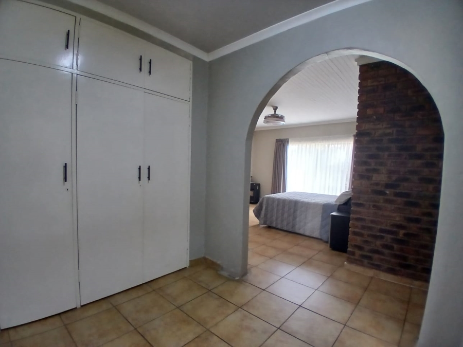 4 Bedroom Property for Sale in Sunair Park Gauteng