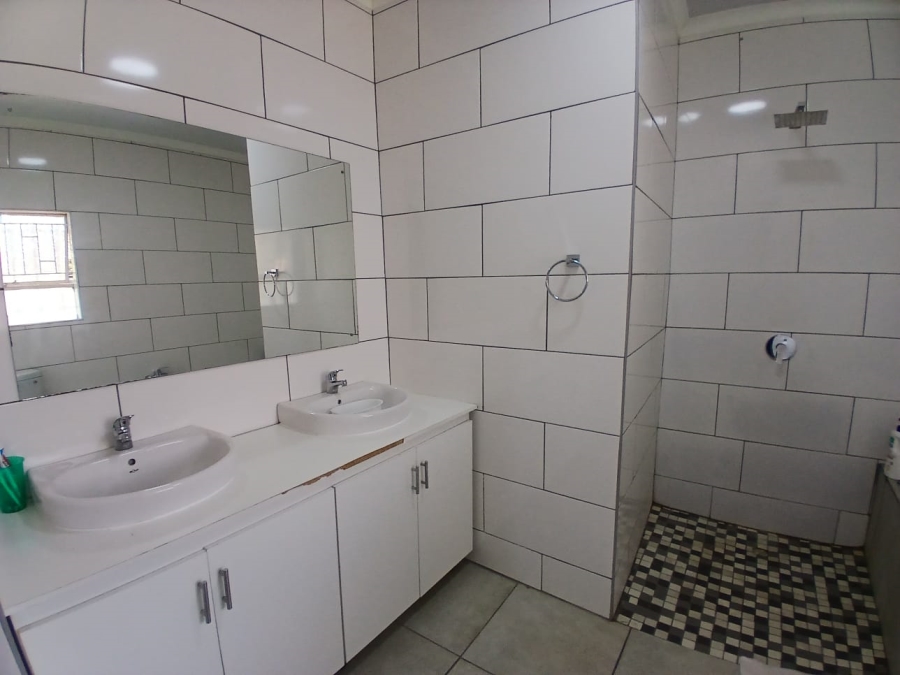 4 Bedroom Property for Sale in Sunair Park Gauteng