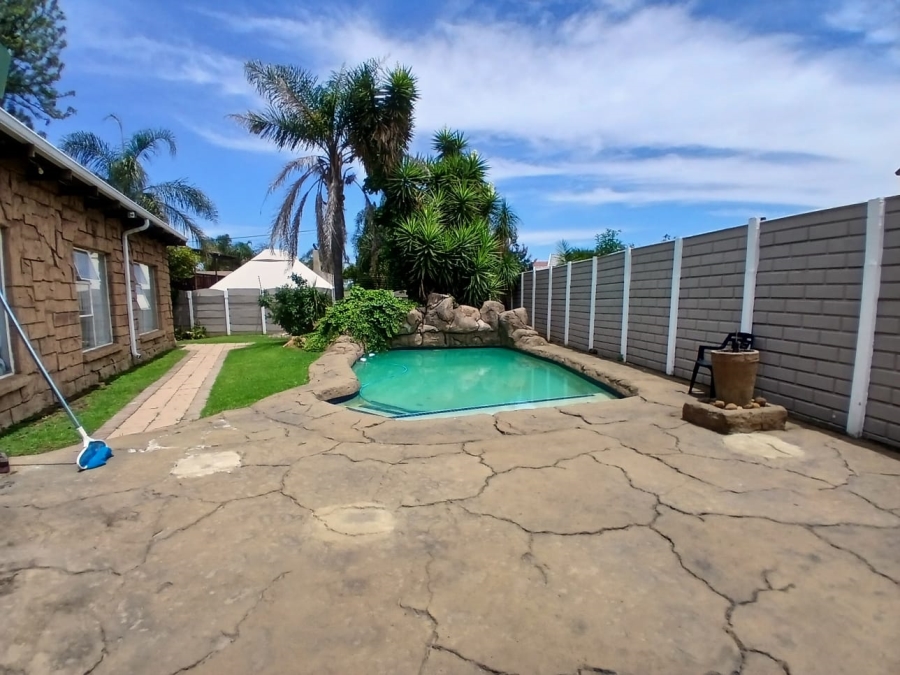 4 Bedroom Property for Sale in Sunair Park Gauteng