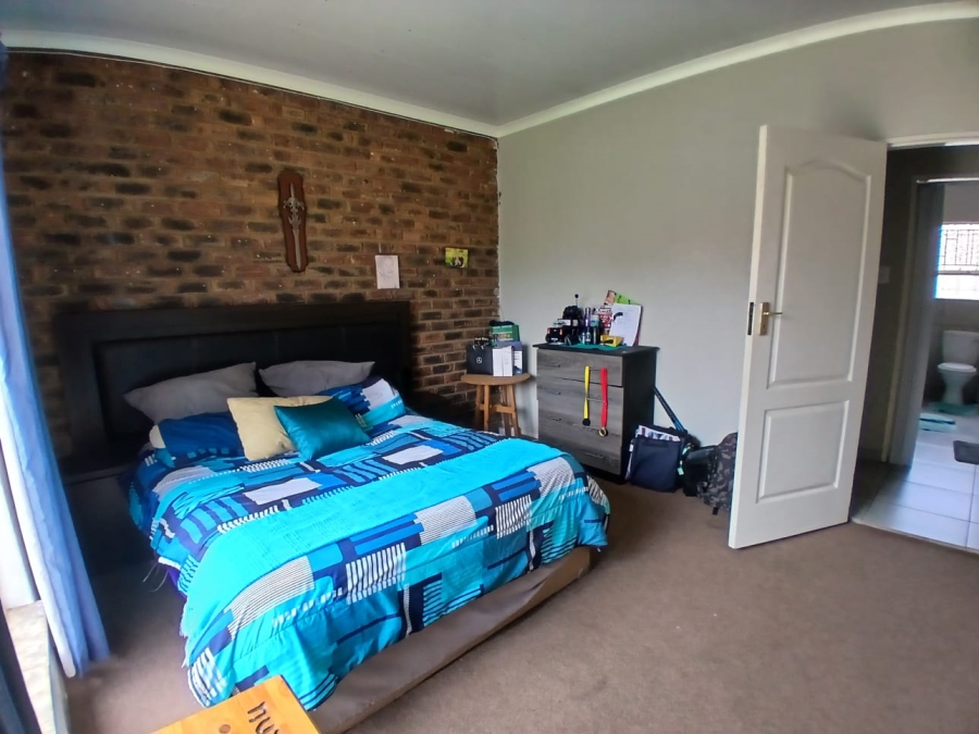 4 Bedroom Property for Sale in Sunair Park Gauteng