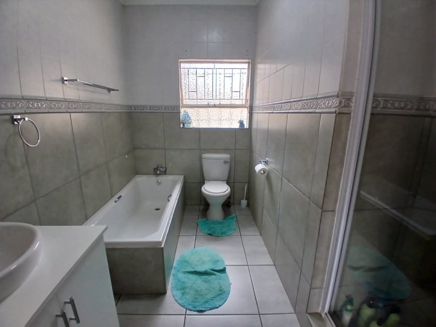 4 Bedroom Property for Sale in Sunair Park Gauteng