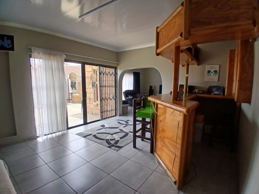 4 Bedroom Property for Sale in Sunair Park Gauteng