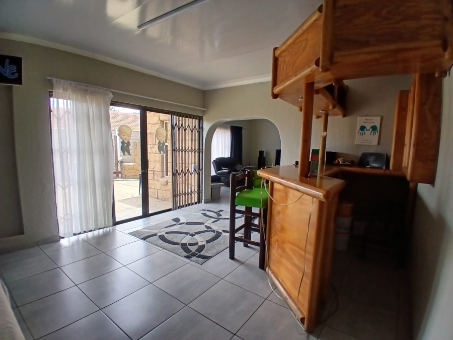4 Bedroom Property for Sale in Sunair Park Gauteng
