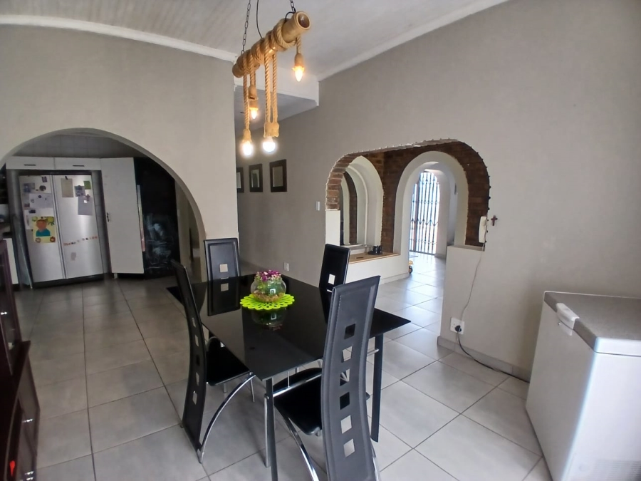 4 Bedroom Property for Sale in Sunair Park Gauteng