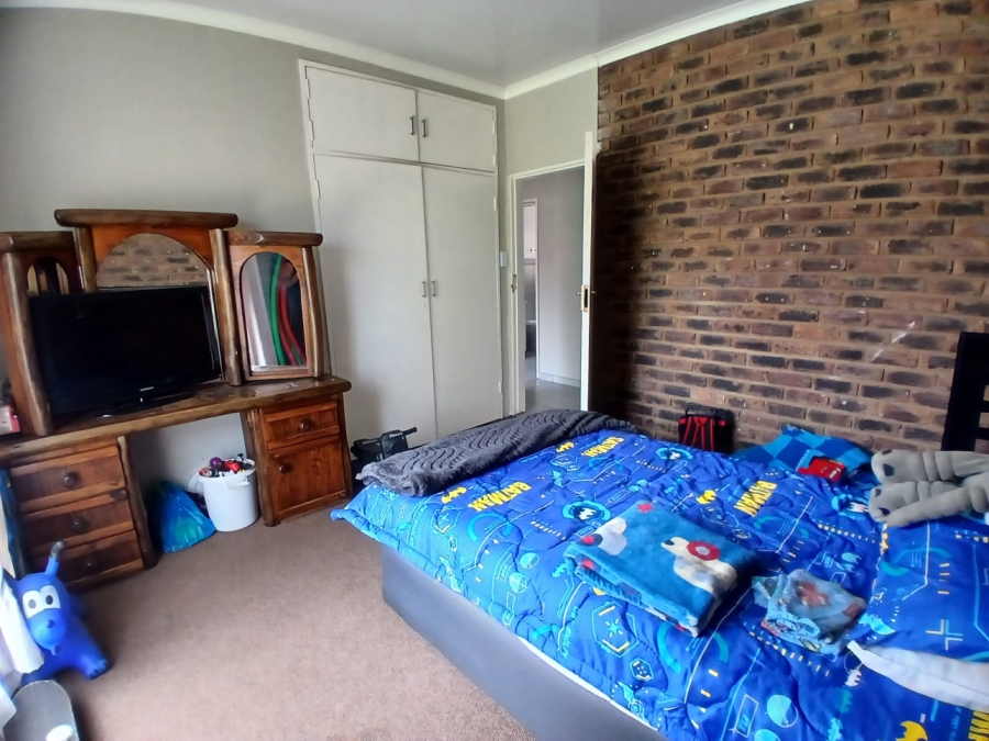 4 Bedroom Property for Sale in Sunair Park Gauteng