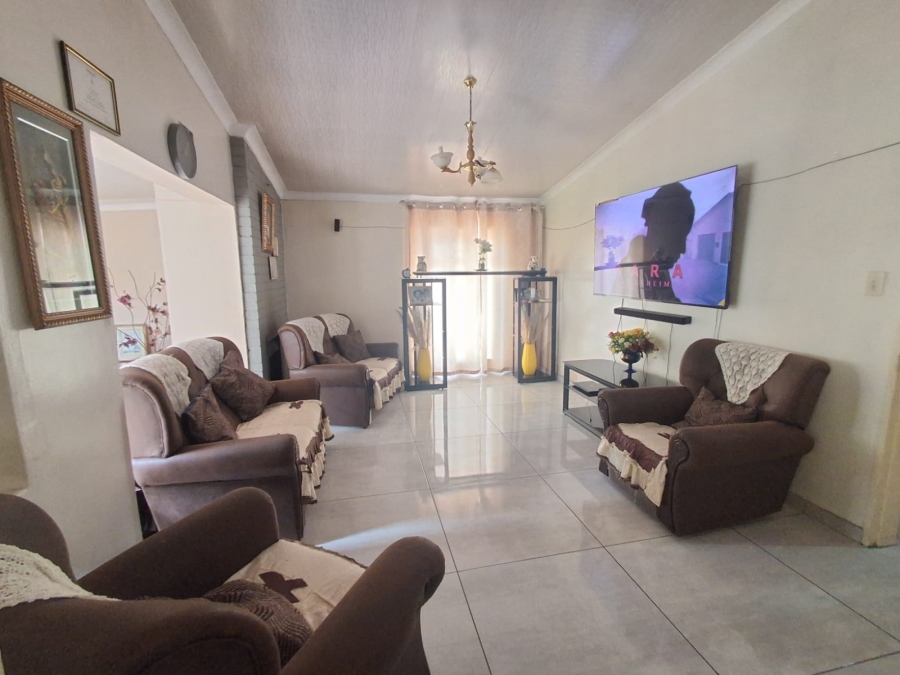 4 Bedroom Property for Sale in Sonland Park Gauteng