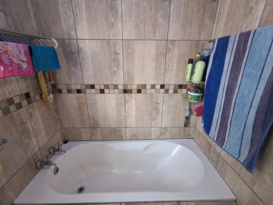 4 Bedroom Property for Sale in Sonland Park Gauteng