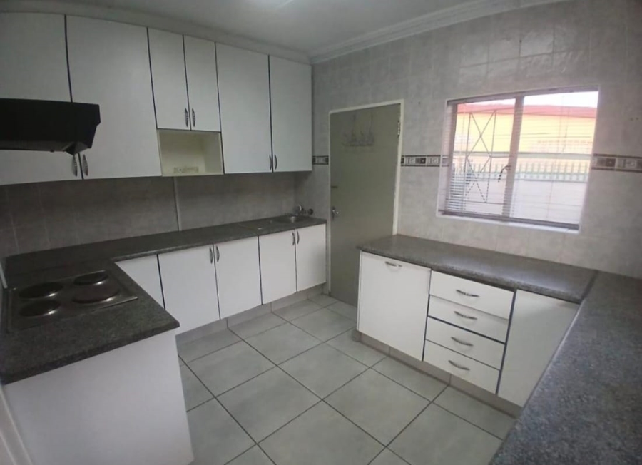 To Let 3 Bedroom Property for Rent in Dunnottar Gauteng
