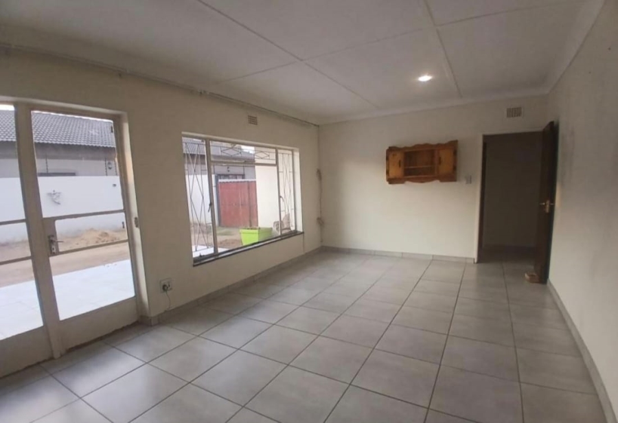 To Let 3 Bedroom Property for Rent in Dunnottar Gauteng