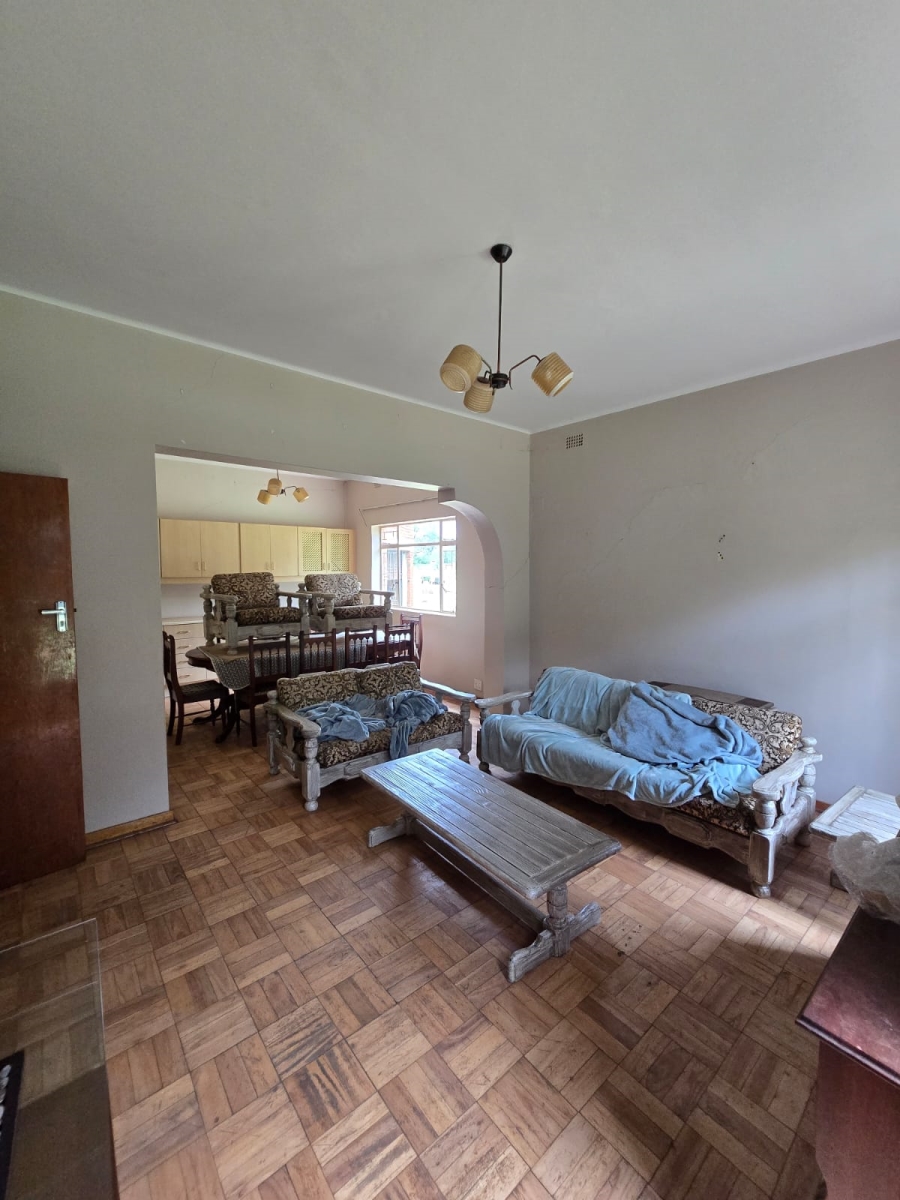 6 Bedroom Property for Sale in Unitas Park Gauteng