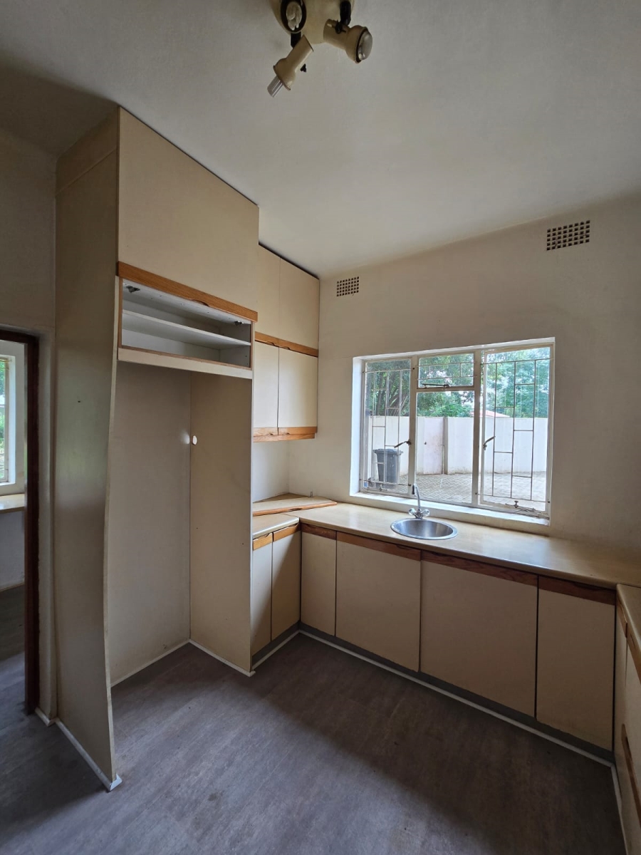 6 Bedroom Property for Sale in Unitas Park Gauteng