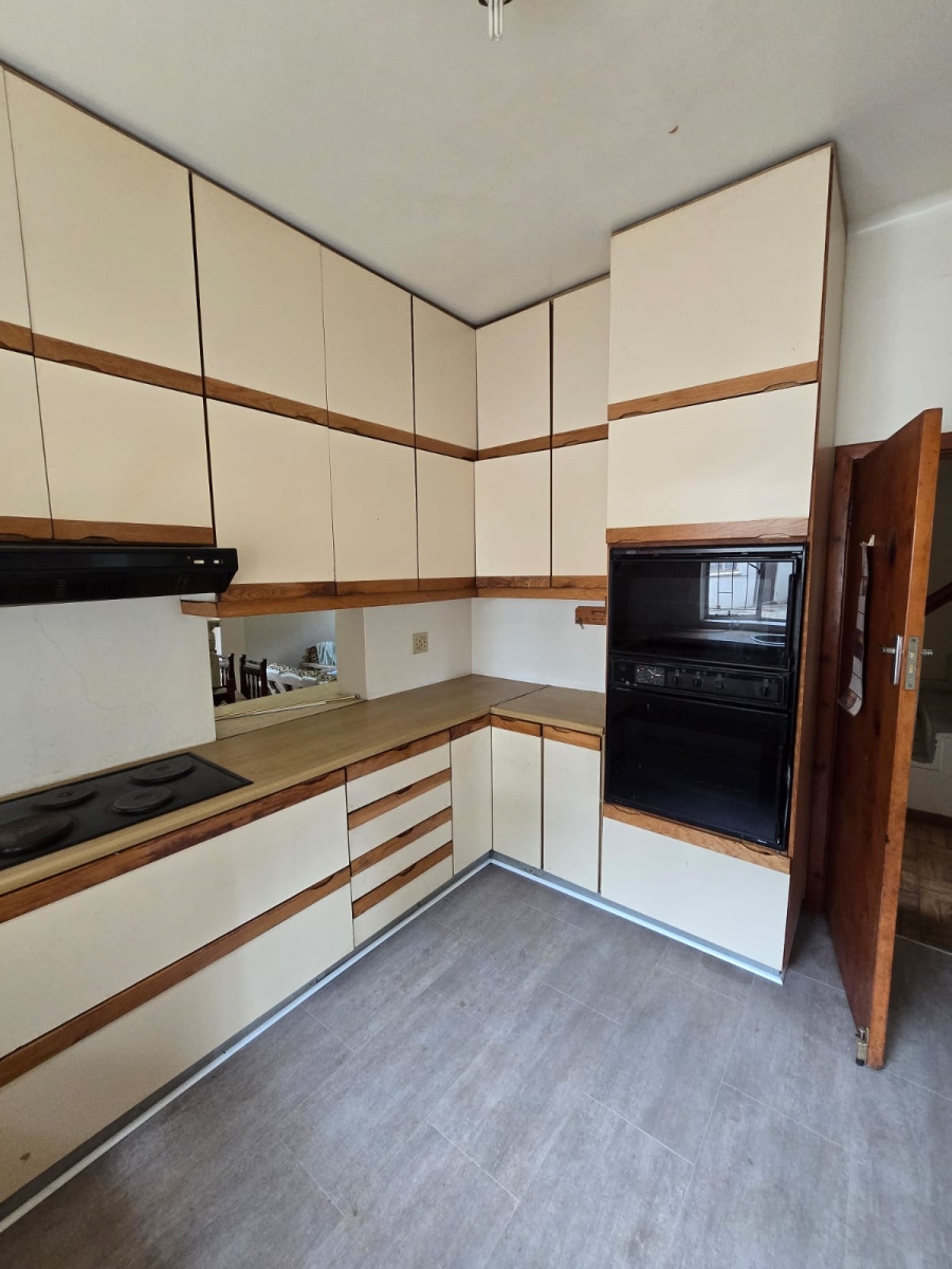 6 Bedroom Property for Sale in Unitas Park Gauteng