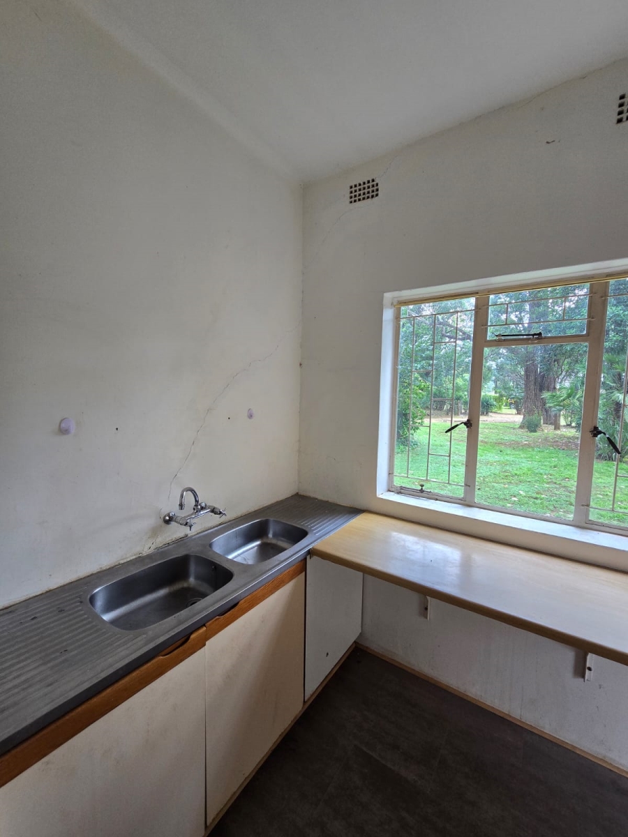 6 Bedroom Property for Sale in Unitas Park Gauteng