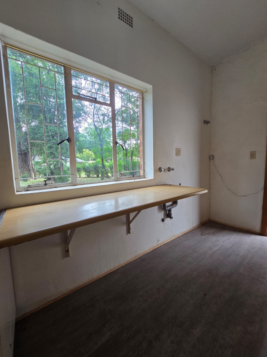 6 Bedroom Property for Sale in Unitas Park Gauteng