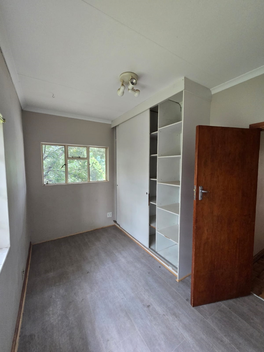 6 Bedroom Property for Sale in Unitas Park Gauteng