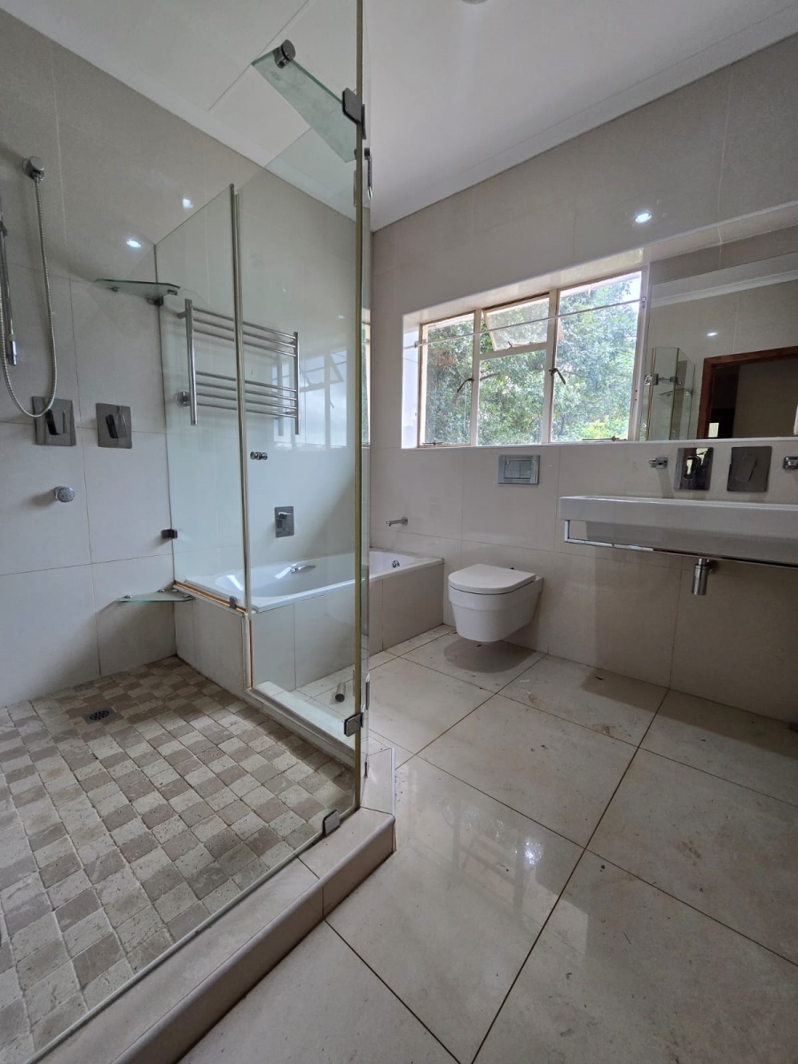 6 Bedroom Property for Sale in Unitas Park Gauteng