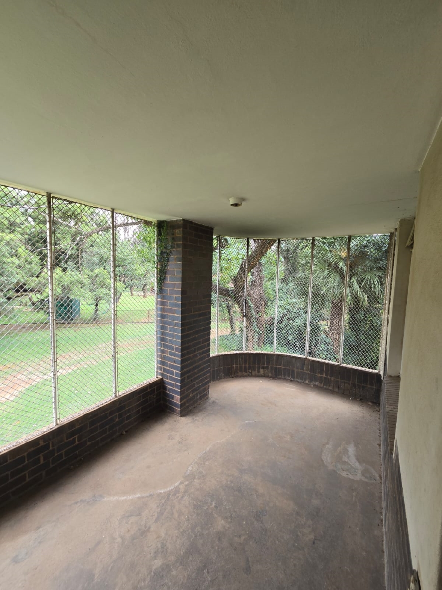 6 Bedroom Property for Sale in Unitas Park Gauteng