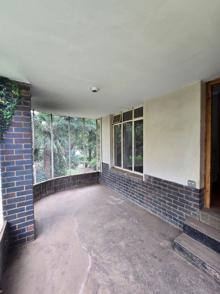 6 Bedroom Property for Sale in Unitas Park Gauteng